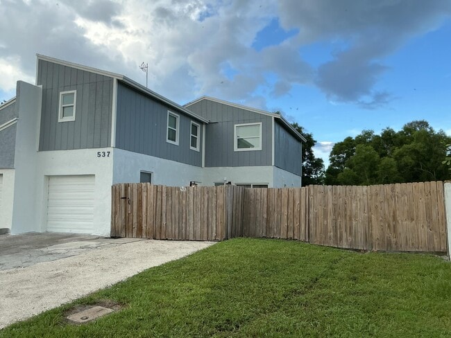 537 NW 51st Ave in Delray Beach, FL - Building Photo - Building Photo