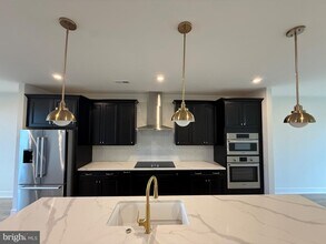 13918 Aviation Pl in Herndon, VA - Building Photo - Building Photo