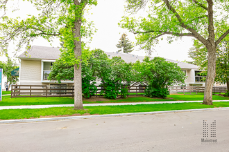 Evergreen Manor Apartments in Edmonton, AB - Building Photo - Building Photo