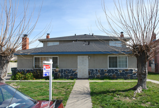 127 Nedra Ct in Sacramento, CA - Building Photo - Building Photo