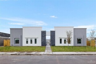 14 Frio Ave in McAllen, TX - Building Photo