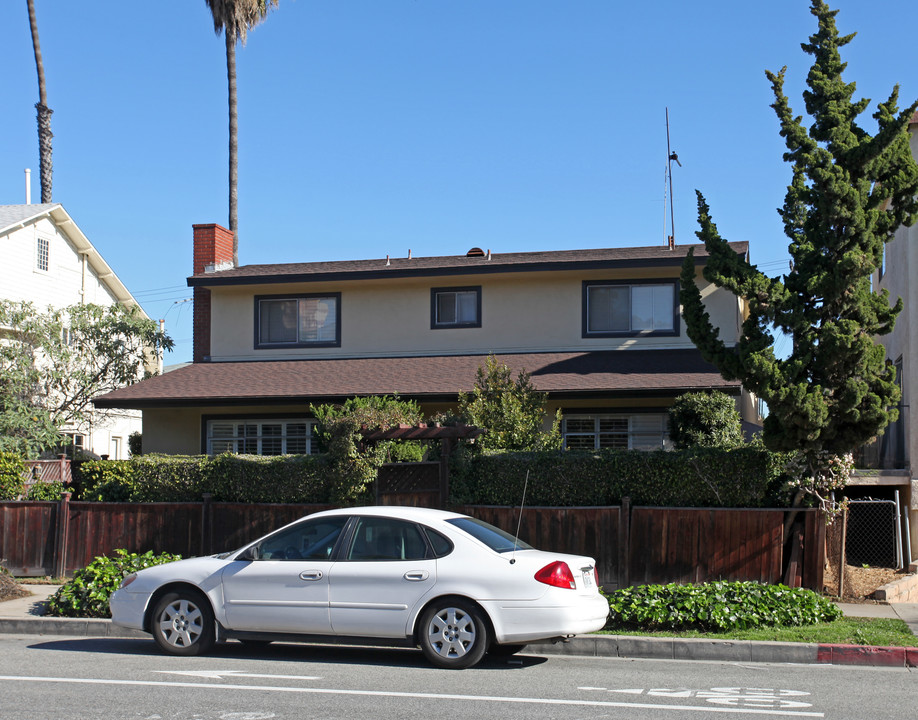 1241 17th St in Santa Monica, CA - Building Photo