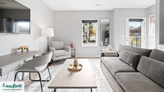 5040 Linbar Dr in Nashville, TN - Building Photo