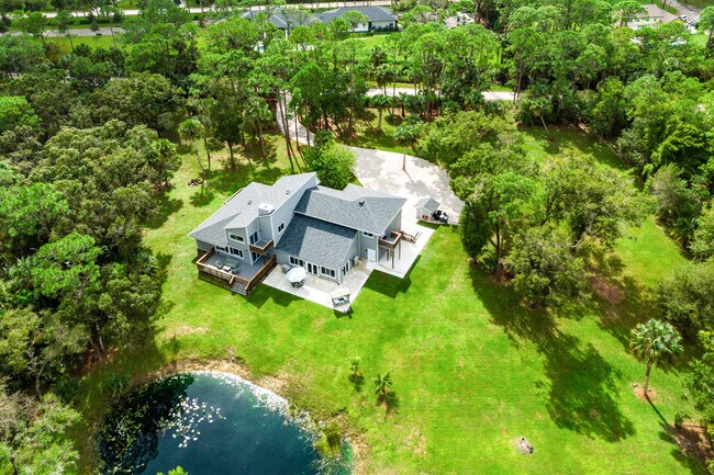 12151 Old Indiantown Rd in Jupiter, FL - Building Photo - Building Photo