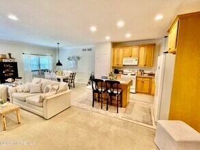 8 Bay Breeze Court in Stafford Township, NJ - Building Photo - Building Photo