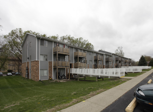 West Winds Apartments in Clive, IA - Foto de edificio - Building Photo