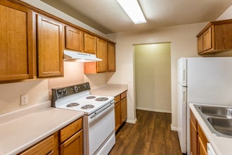 Fairfax Crossing Apartments in North Little Rock, AR - Building Photo - Interior Photo