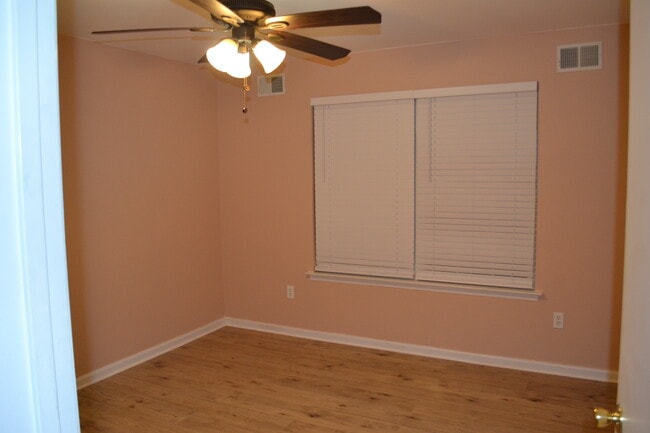 51 Brookside Ln in Mount Arlington, NJ - Foto de edificio - Building Photo
