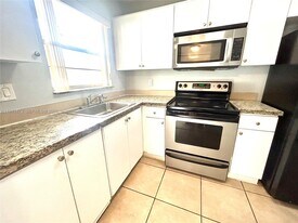 8300 Sunrise Lakes Blvd in Sunrise, FL - Building Photo