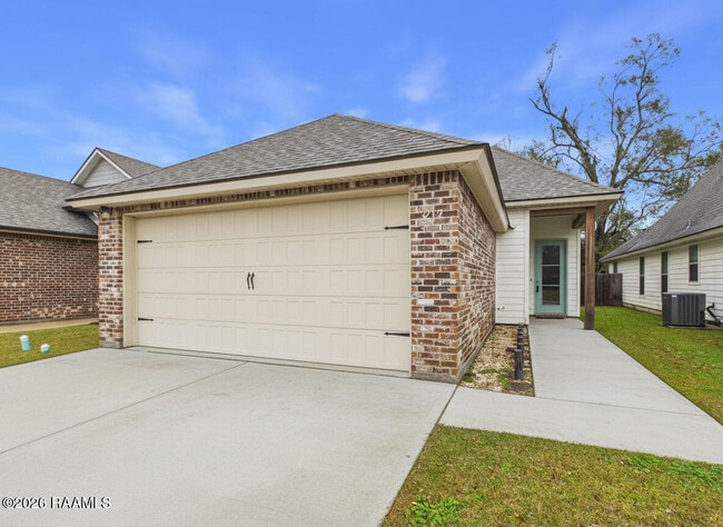 212 Twin Meadow Ln in Lafayette, LA - Building Photo - Building Photo