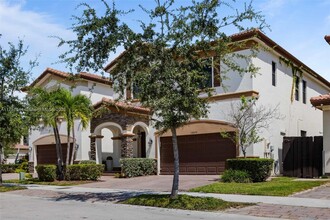 10075 NW 86th Terrace in Doral, FL - Foto de edificio - Building Photo