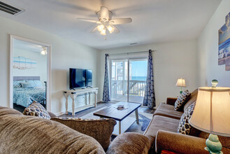 237 Seashore Dr., Unit #C in North Topsail Beach, NC - Foto de edificio - Building Photo