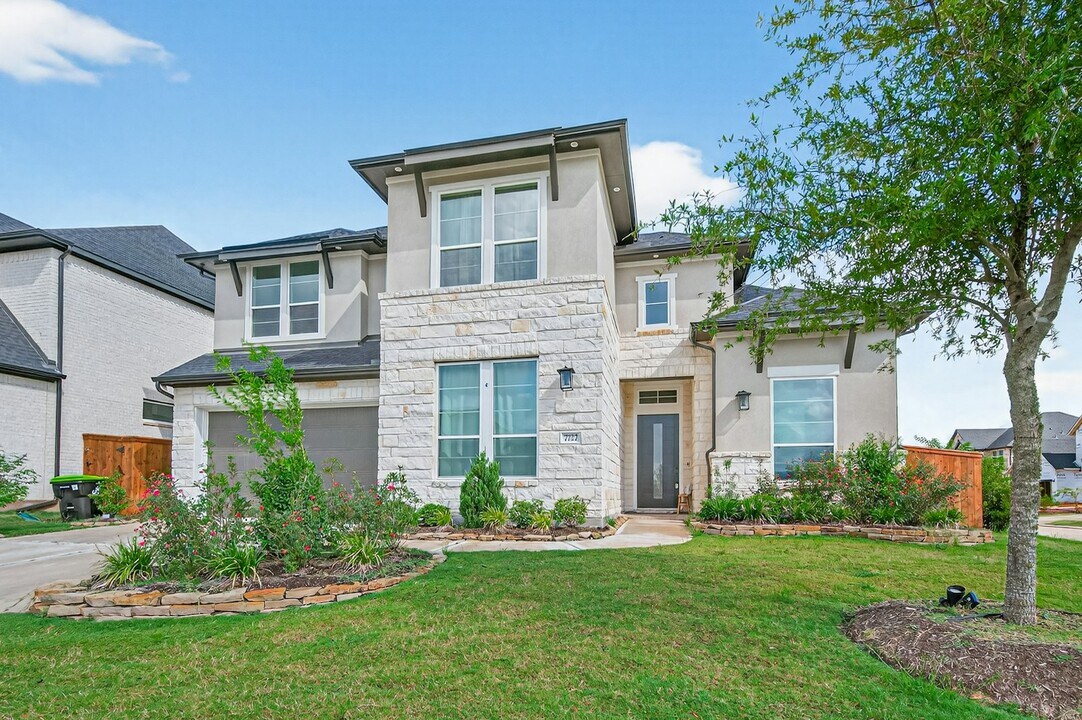 7727 Pleasant Crst Dr in Fulshear, TX - Building Photo