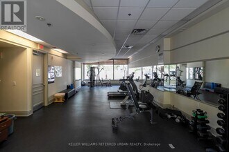 935 Sheppard Ave W in Toronto, ON - Building Photo - Building Photo