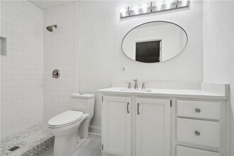 421 Warm Springs Cir in Roswell, GA - Building Photo - Building Photo