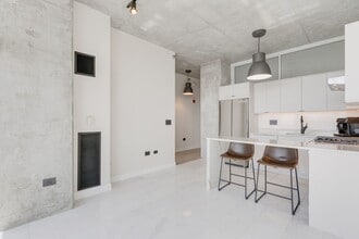 235 W Van Buren St, Unit 4004 in Chicago, IL - Foto de edificio - Building Photo