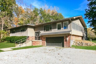 1725 N Raceway Rd in Indianapolis, IN - Building Photo