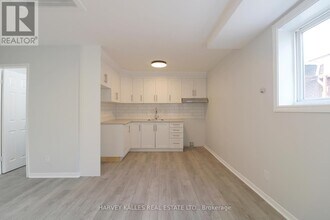 201 Augusta Ave in Toronto, ON - Building Photo - Building Photo