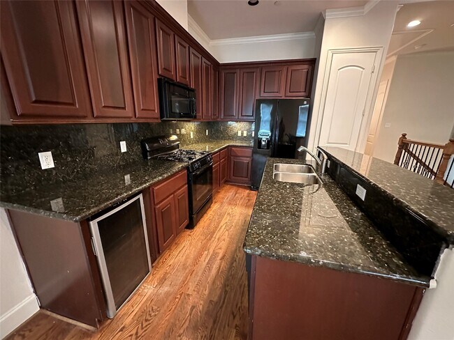 6353 Richmond Ave. in Houston, TX - Building Photo - Building Photo