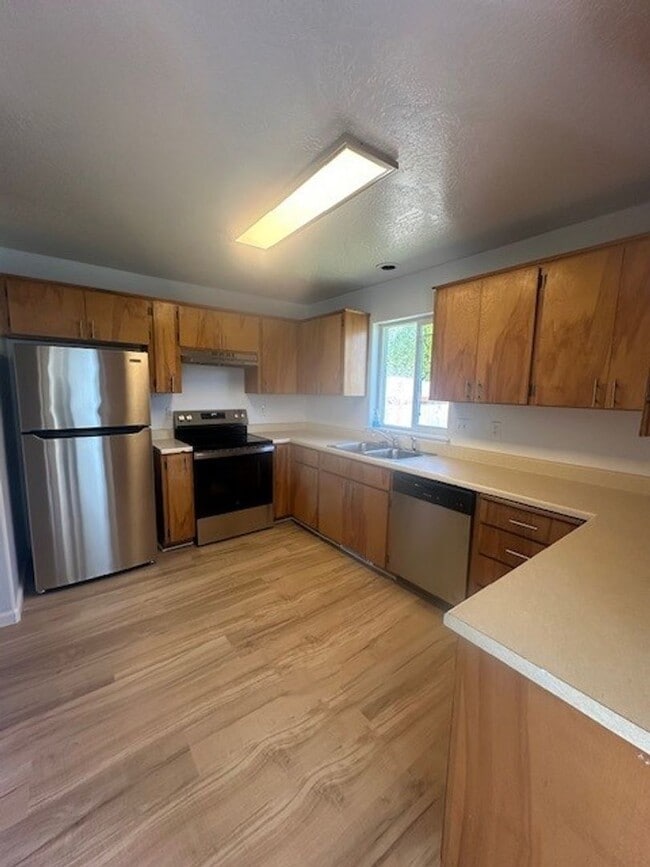 722 Pioneer Rd in Brookings, OR - Building Photo - Building Photo