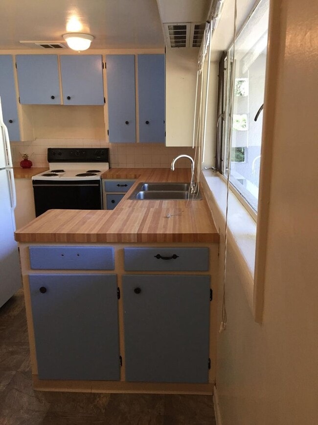 1610 Peterson Pl