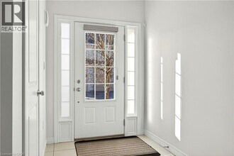 90 Raymond Rd in Hamilton, ON - Building Photo - Building Photo