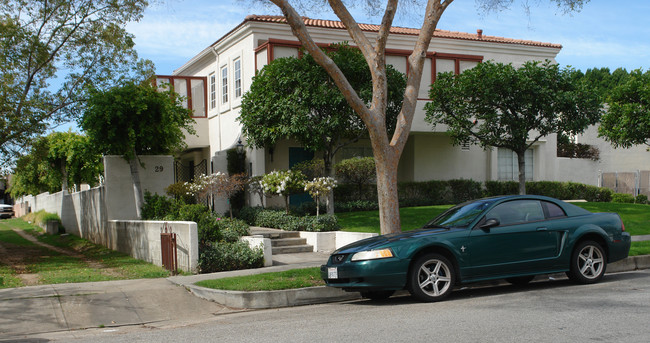 29 Daisy Ave in Pasadena, CA - Foto de edificio - Building Photo