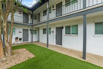 7929 Gault St in Austin, TX - Building Photo - Building Photo