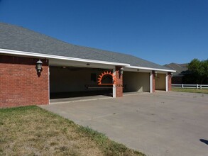 424 Adkins Ct in Clovis, NM - Building Photo - Building Photo