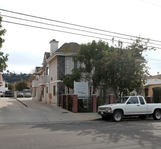 Luaury Apartments in Los Angeles, CA - Building Photo - Building Photo