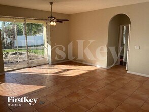 4013 Joann Terrace in North Port, FL - Foto de edificio - Building Photo