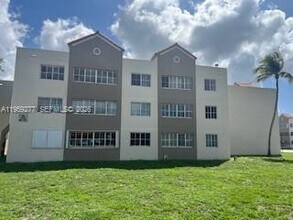 6175 NW 186th St in Hialeah, FL - Building Photo - Building Photo