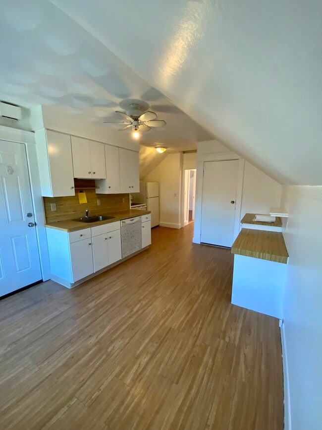 1032 Hope St in Providence, RI - Building Photo - Building Photo