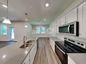 2704 Sunrise Lndg Lp in Tavares, FL - Foto de edificio - Building Photo