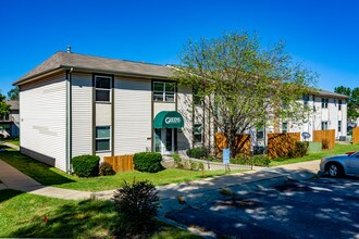 The Greens Apartments in Kansas City, MO - Building Photo - Building Photo