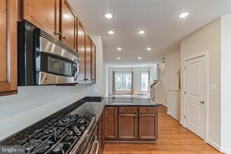 12167 Waveland St in Fairfax, VA - Building Photo - Building Photo
