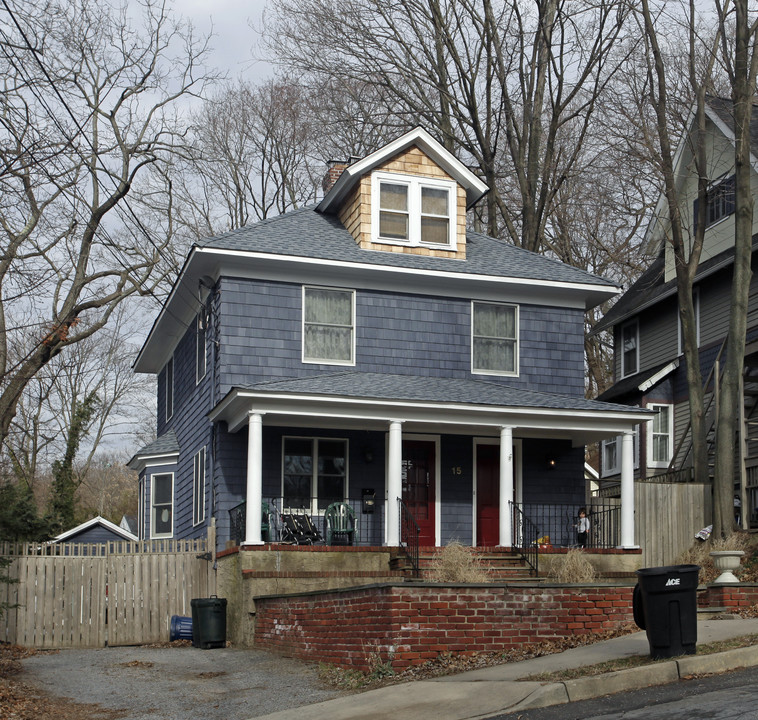 15 Highland Ave in Northport, NY - Foto de edificio