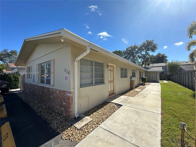 716 SE 16th St in Fort Lauderdale, FL - Building Photo - Building Photo