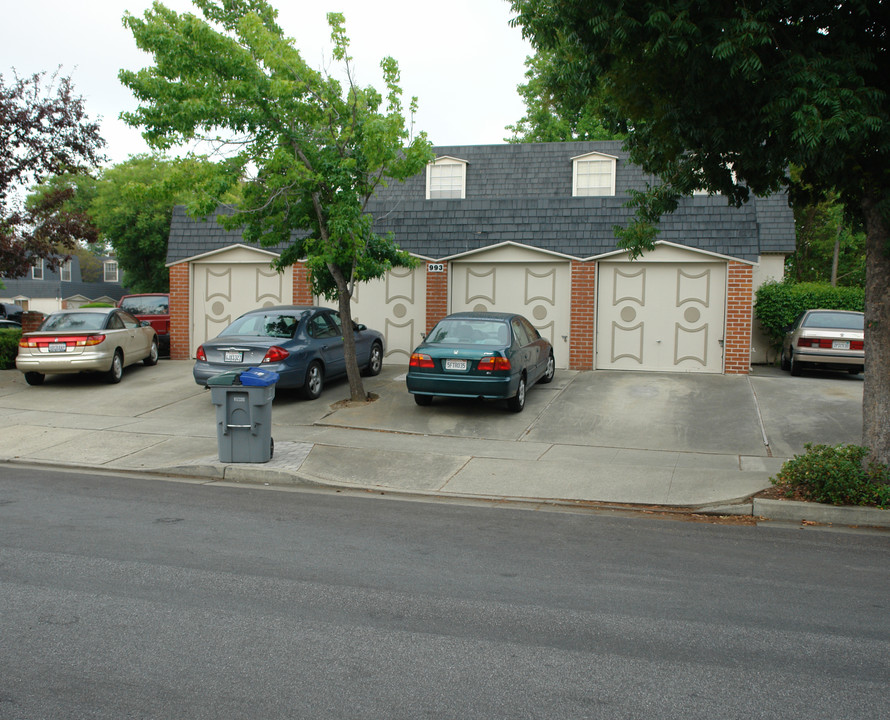 993 Mangrove Ave in Sunnyvale, CA - Foto de edificio