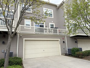 1235 Tuscany Dr in Streamwood, IL - Building Photo - Building Photo