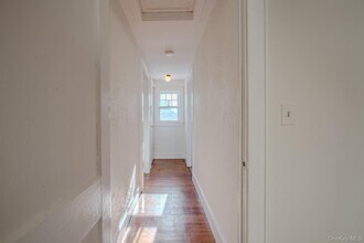 52 Irma Ave in Port Washington, NY - Building Photo - Building Photo