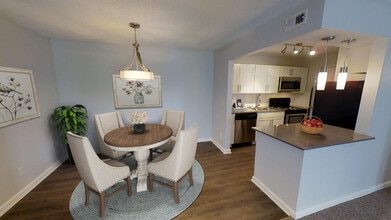 Aurea Apartments in Birmingham, AL - Foto de edificio - Building Photo