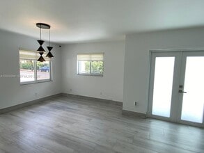 403 SW 89th Pl in Miami, FL - Building Photo - Building Photo