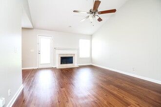 7045 S Hampton Blvd in Nashville, TN - Building Photo - Building Photo