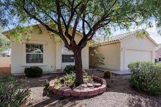 10132 E Paseo San Bernardo in Tucson, AZ - Foto de edificio - Building Photo