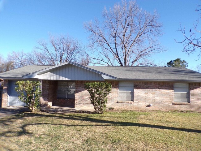 property at 1605 Northwood Dr