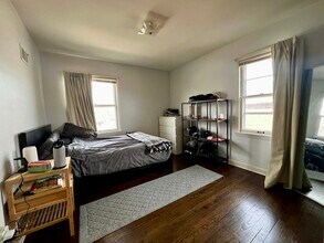 5315 W Wisconsin Ave in Milwaukee, WI - Building Photo - Building Photo