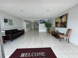 1460 NE 169th St, Unit 110 in Miami, FL - Building Photo