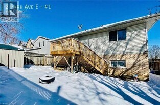 2 Park Ave in Brantford, ON - Building Photo