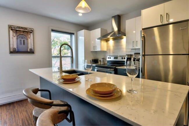 property at 5107 Rue Saint-Ambroise